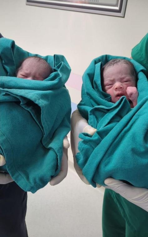 Twin newborns delivered at Vinsfertility