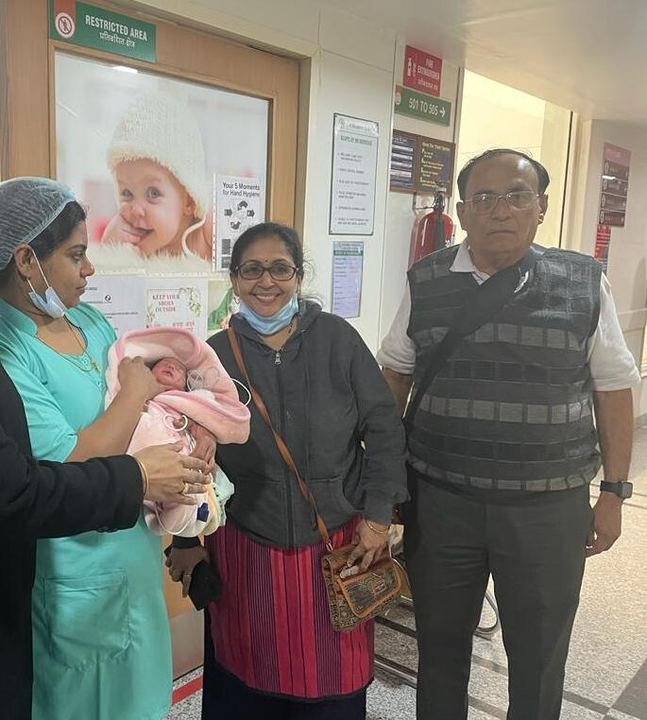 Happy parents welcome their newborn at Vinsfertility